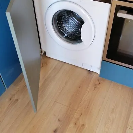 Apartment Grand Studio Renove, En Plein Centre Ville, A 5 Minutes A Pied De La Plage *