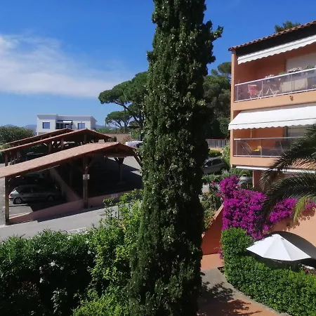Apartment Grand Studio Renove, En Plein Centre Ville, A 5 Minutes A Pied De La Plage Sainte-Maxime