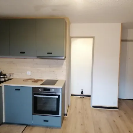 Apartment Grand Studio Renove, En Plein Centre Ville, A 5 Minutes A Pied De La Plage
